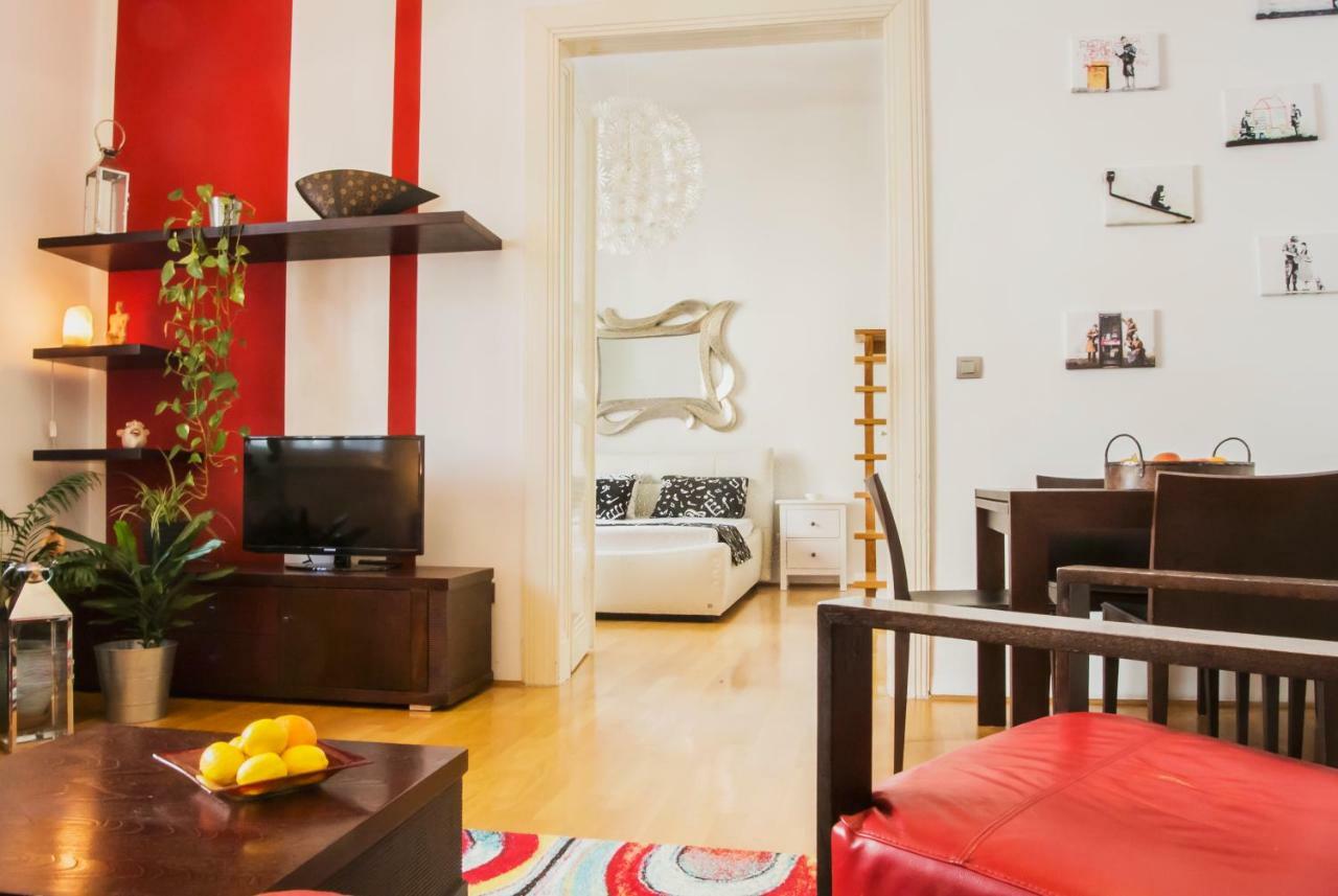 Rudjer Apartment, City Center, 2Br, Spacious Загреб Екстериор снимка
